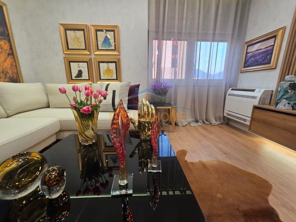Në shitje, Apartament 2+1 Zogu i Zi, Tiranë. 4