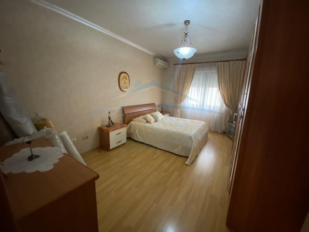 Jepet me qira, Apartament 3+1+2, Zogu i Zi, Tiranë. 4