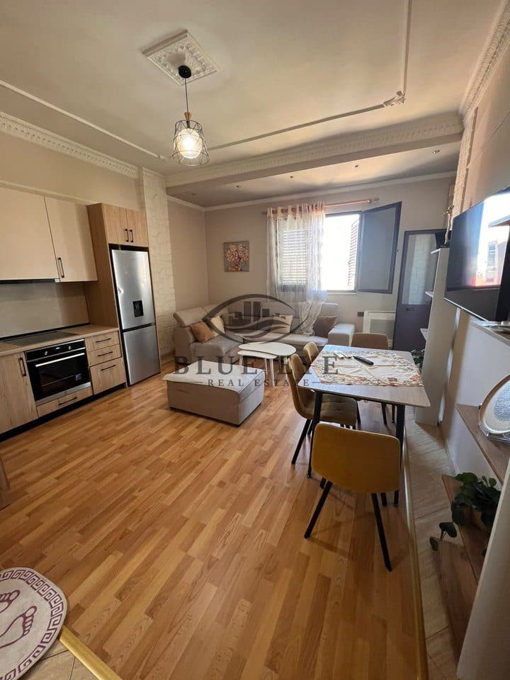 JEPET ME QIRA APARTAMENT 2+1 PRANË STADIUMIT, DURRËS