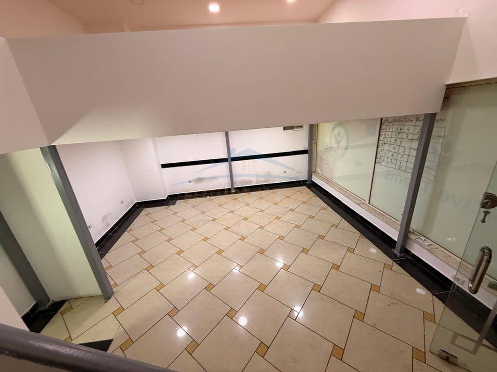 Qera, Ambient ,Galeria , Rruga e Barrikadave, Tirane. 3