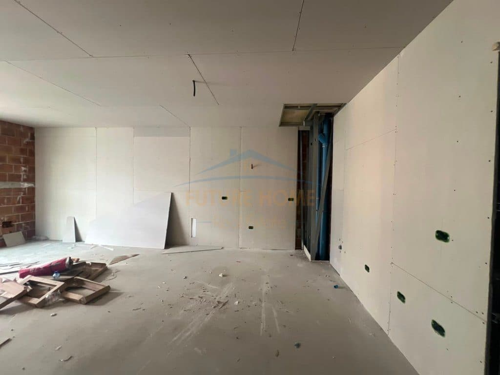 Shitet, Apartament 1+1 Tek Liqeni i Thatë, Tirane. 2