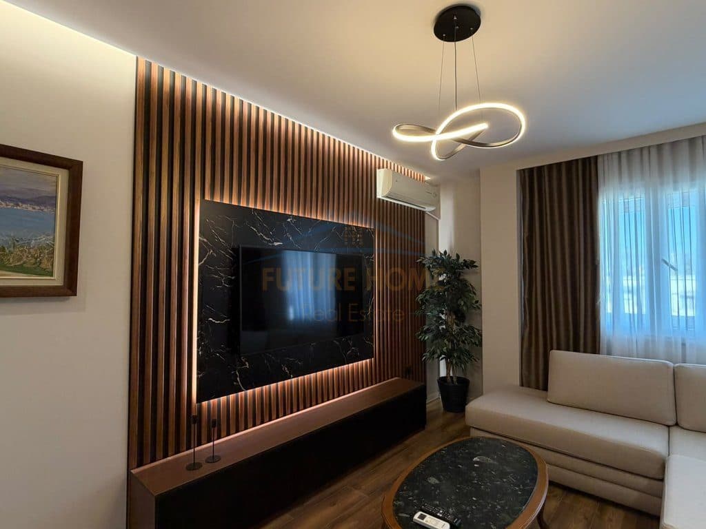 Shitet , Apartament 2+1+2 , Rruga Mine Peza , Tiranë.
