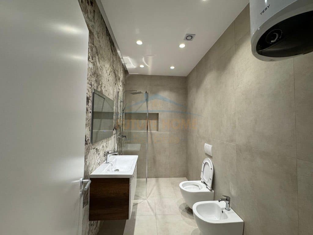 Qira, Ambient për zyra, Galeria Roma, Rruga e Kavajës.