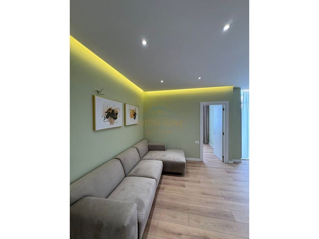 Shitet, Apartament 2+1, Myslym Shyri, Tiranë. 2