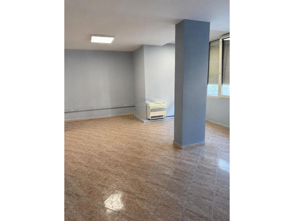 Qira, Ambient Biznesi, Pazari i Ri, Tirane. 3