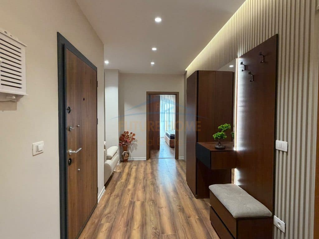 Shitet , Apartament 2+1+2 , Rruga Mine Peza , Tiranë. 2
