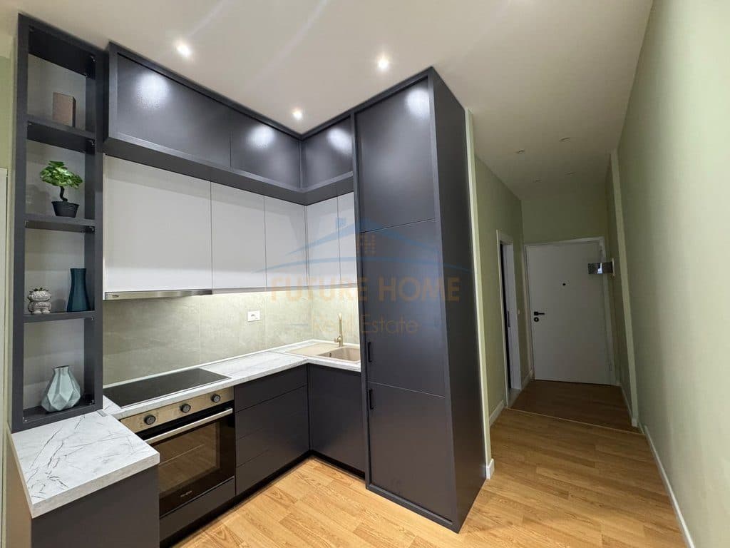 Shitet, Apartament 2+1, Myslym Shyri, Tiranë. 3