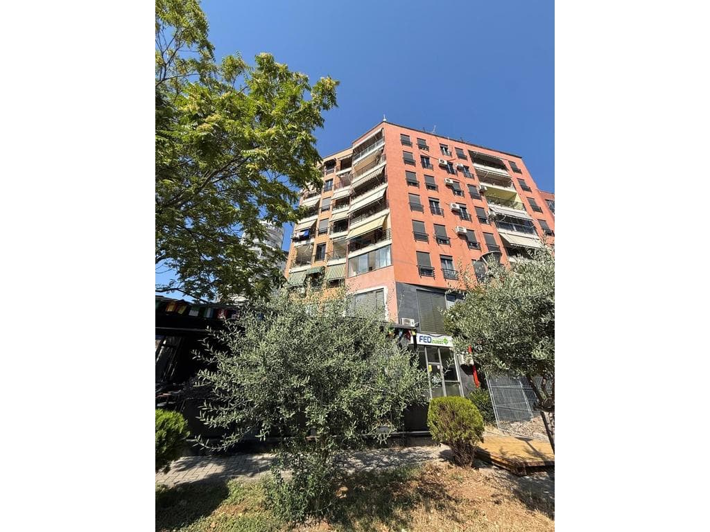 Shitet, Apartament 2+1+2, Zogu i Zi, Tiranë. 3