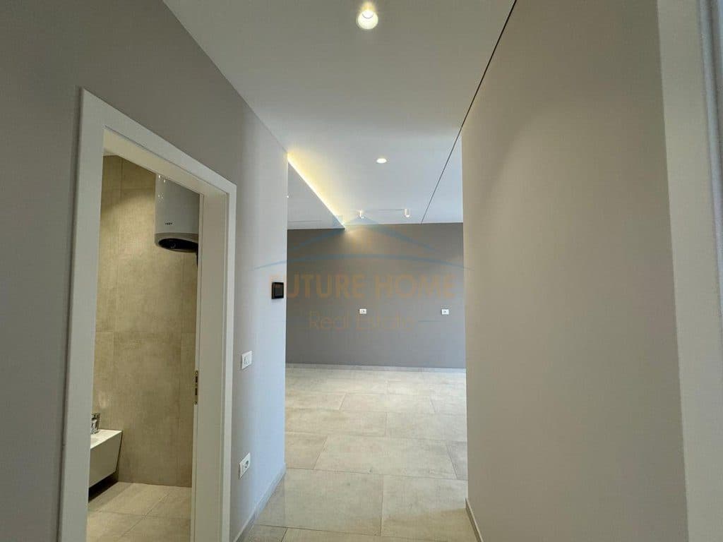 Qira, Ambient për zyra, Galeria Roma, Rruga e Kavajës.