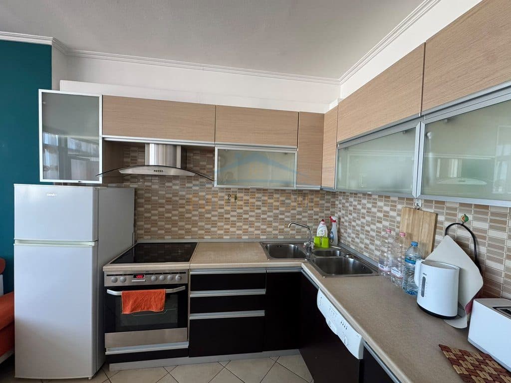 Shitet, Apartament 3+1+2 tek Ish Parku, Tiranë. 2