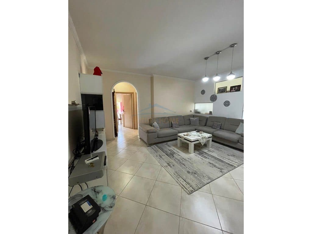 Shitet, Apartament 2+1+2, Liqeni i Thatë, Tiranë.