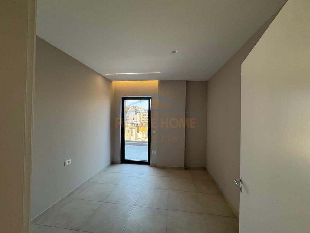 Qira, Ambient për zyra, Galeria Roma, Rruga e Kavajës.