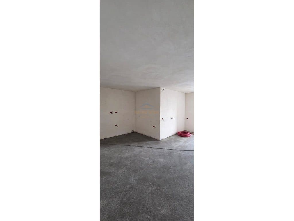 Shitet, Apartament 2+1, Rruga "Pasho Hysa", Tregu Elektrik, Tirane. 2