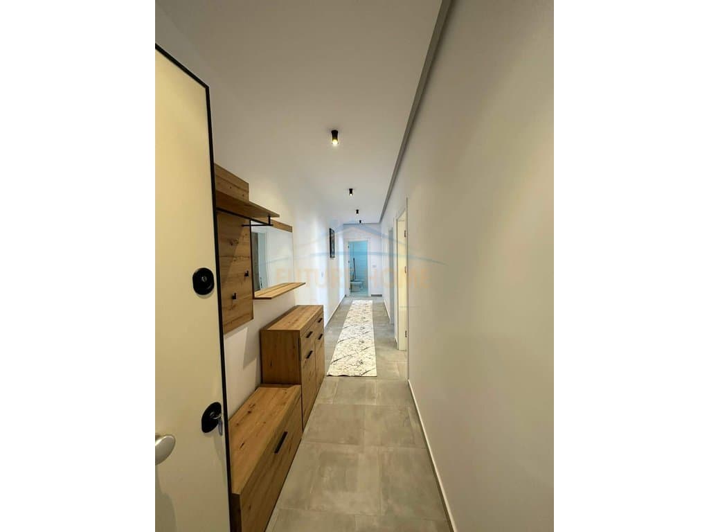 Shitet, Apartament 2+1, Kamëz 110,000 € 11,000,000 Lekë
