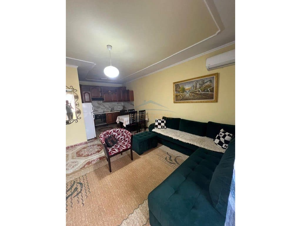 Shitet, Apartament 2+1, Rruga "Kongresi Manastirit", Tirane.