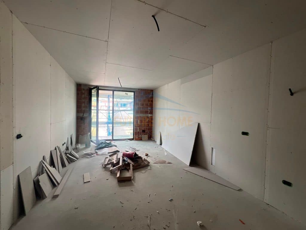Shitet, Apartament 1+1 Tek Liqeni i Thatë, Tirane. 3