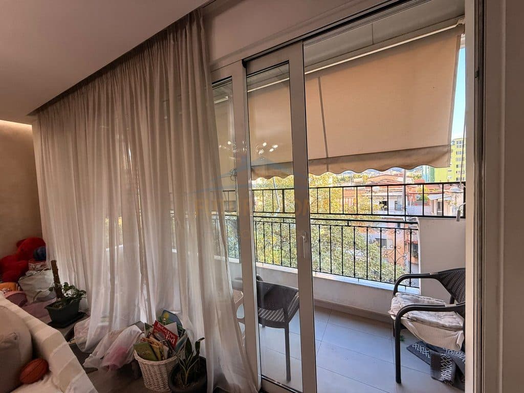 Shiten, 2 Apartamente 1+1, 2+1+2, Myslym Shyri, Tiranë. 4