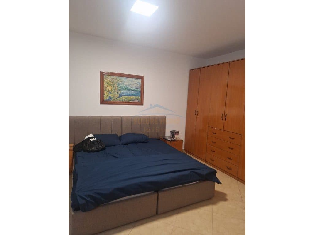 Shiten, Dy Garsoniere, Rruga e Durrësit, Tiranë 3