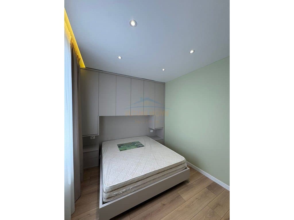 Shitet, Apartament 2+1, Myslym Shyri, Tiranë. 4