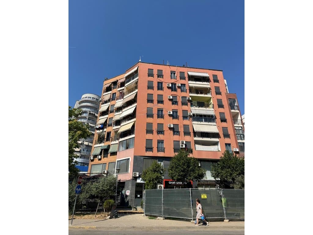 Shitet, Apartament 2+1+2, Zogu i Zi, Tiranë.