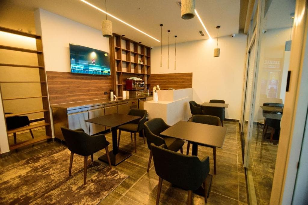 JEPET HOTEL ME QERA & SHITET AKTIVITETI NE LUNGOMARE, VLORE 3