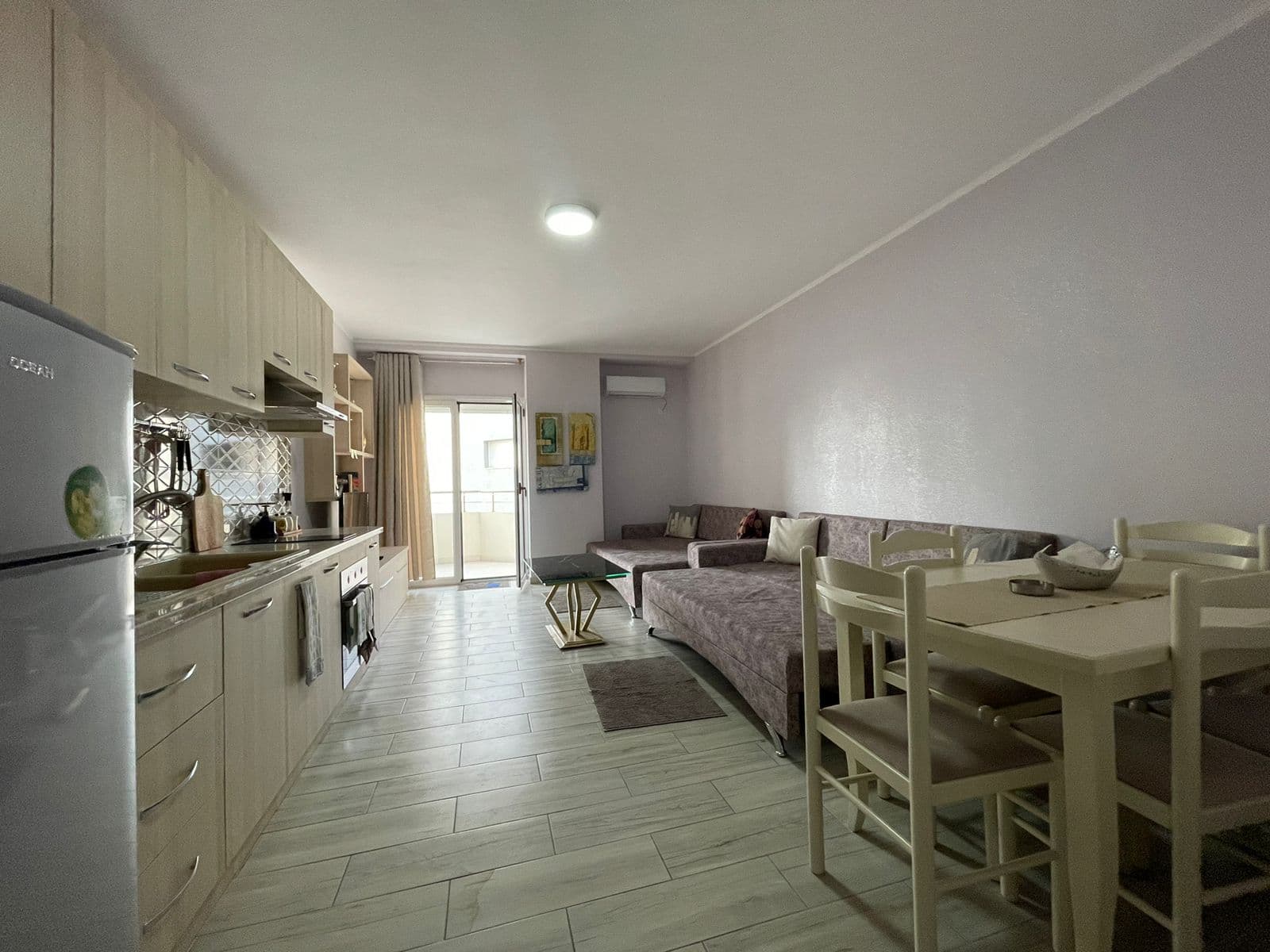 JEPET ME QERA AFATGJATE APARTAMENT 1+1 NE LUNGOMARE, VLORE 2