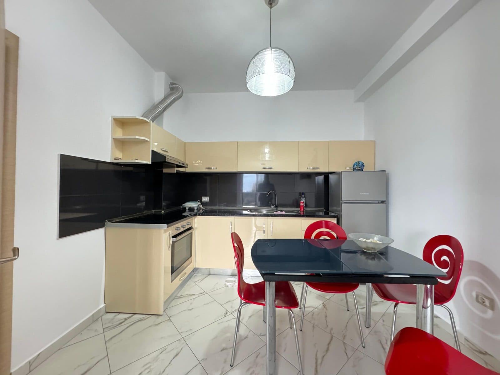 ULJE CMIMI!! SHITET APARTAMENT 1+1 ME PAMJE BALLORE DETI NE UJE TE FTOHTE, VLORE 3