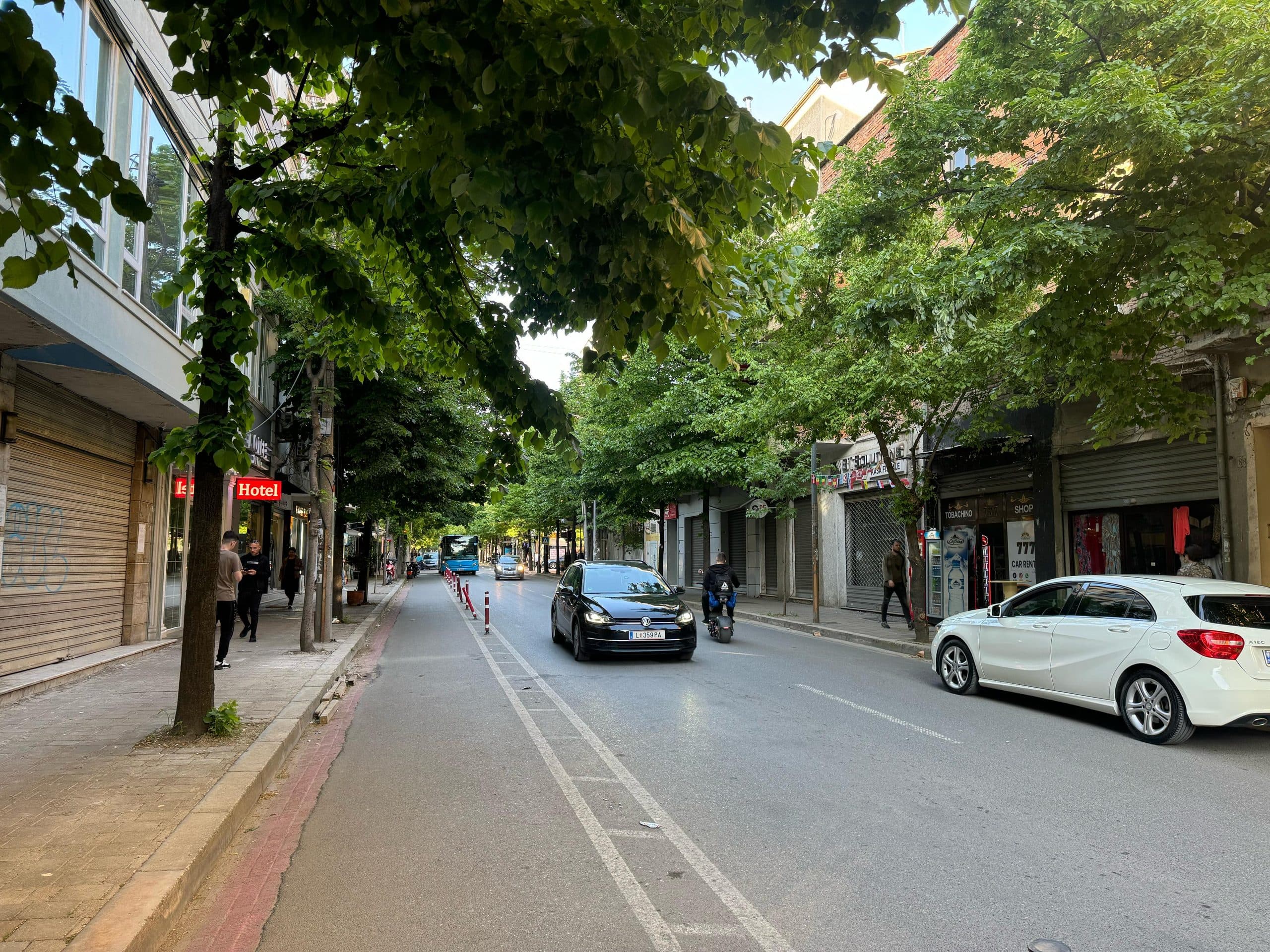 SHITET AMBIJENT BIZNESI NË RR. “HOXHA TAHSIM”, TIRANE
MUNDËSI IDEALE INVESTIMI NË ZEMËR TË TIRANËS 3