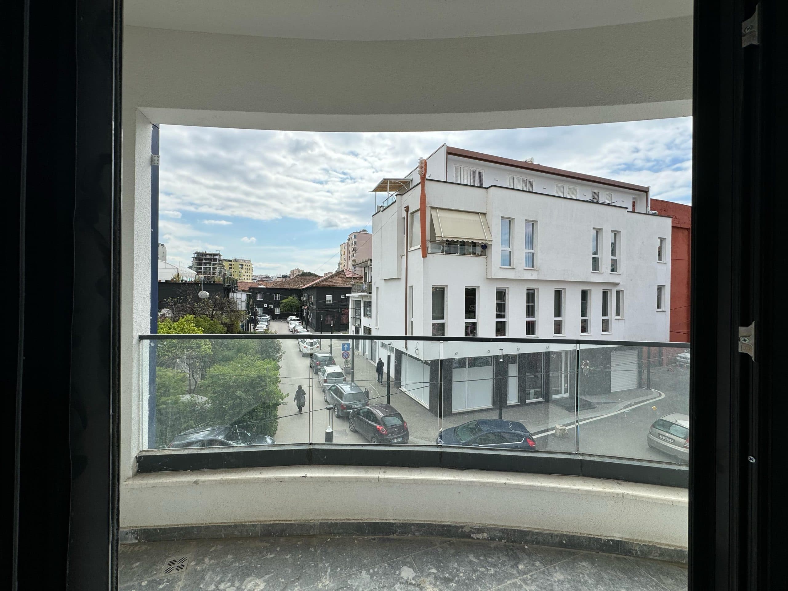 JEPET ME QERA AFATGJATE APARTAMENT 3+1+2 NE KOMUNEN E PARISIT, TIRANE