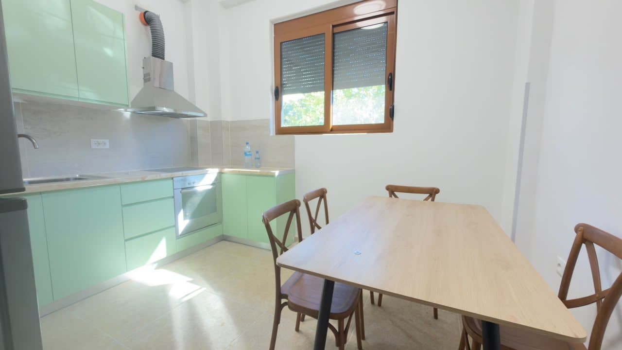 APARTAMENT 1+1 ME QIRA AFATGJATË PRANË FUSHES SË AVIACIONIT NË VLORË 3