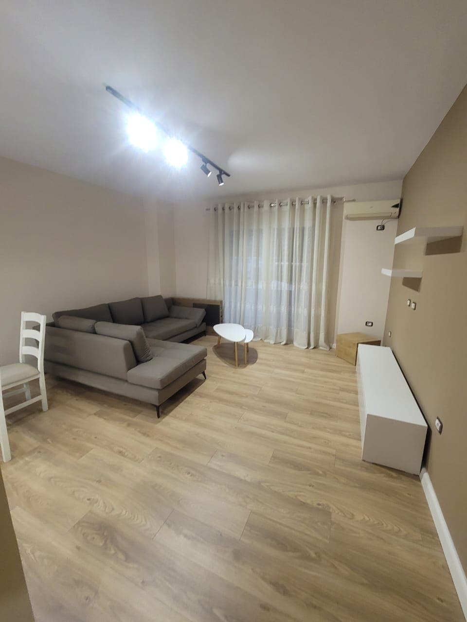 JEPET ME QERA AFATGJATE APARTAMENT 1+1 NE KOMUNEN E PARISIT, TIRANE