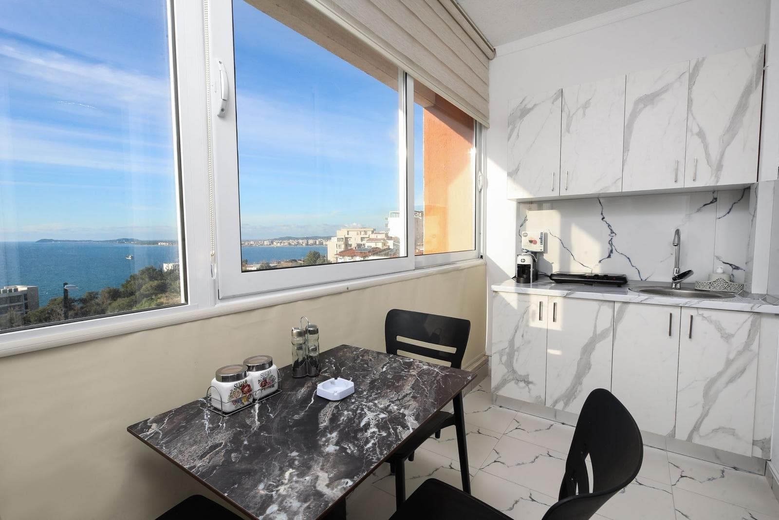 SHITET APARTAMENT I NDARE NE 2 STUDIO ME PAMJE DETI NE UJE TE FTOHTE, VLORE