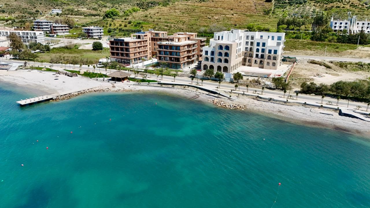 APARTAMENT 1+1 NE REZIDENCËN “KAMARÉ” – PERLA E RE E RIVIERËS SHQIPTARE & MUNDËSI E SIGURT INVESTIMI 3