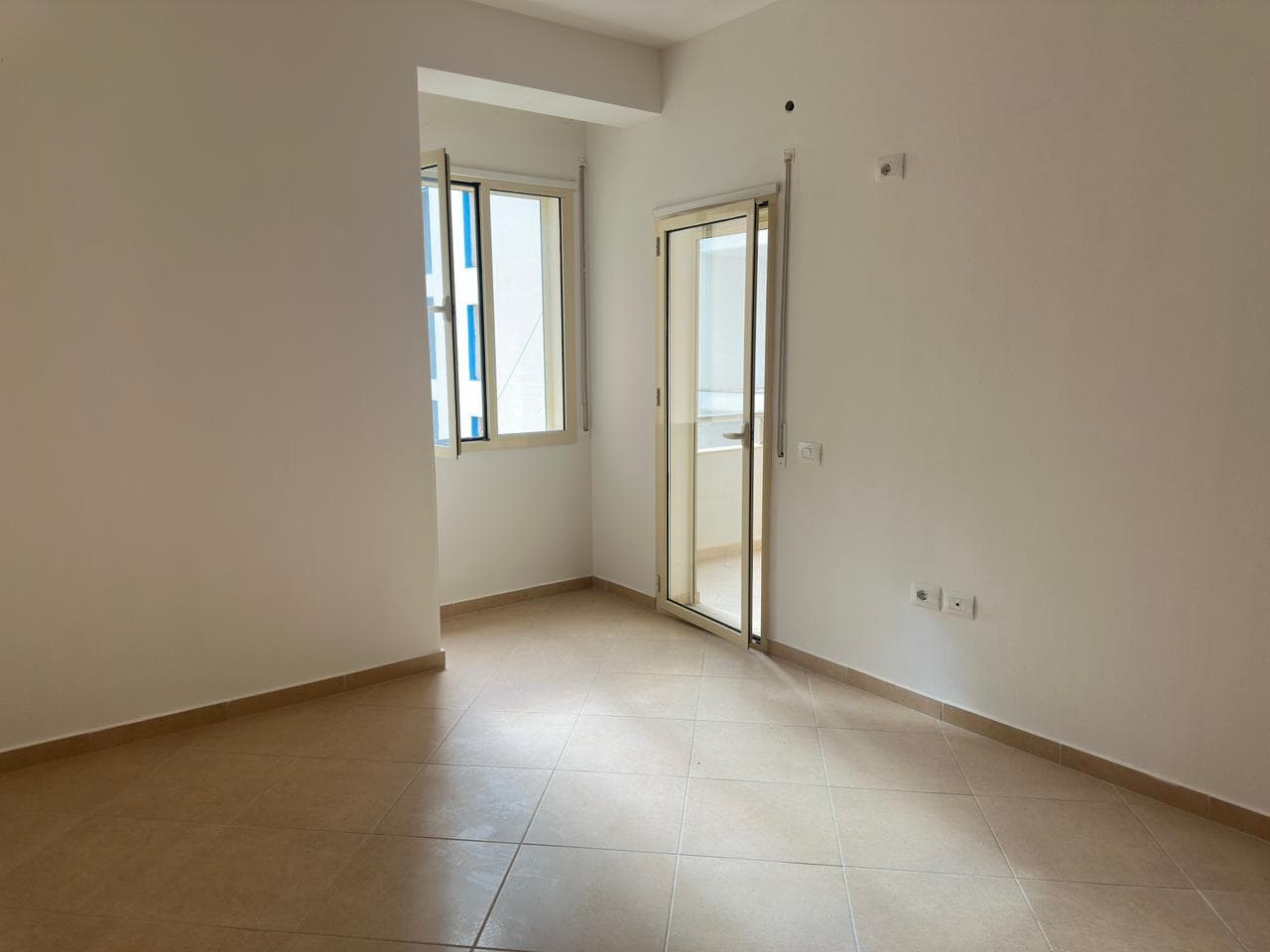 APARTAMENT 1+1 NE LUNGOMARE, VLORE 4