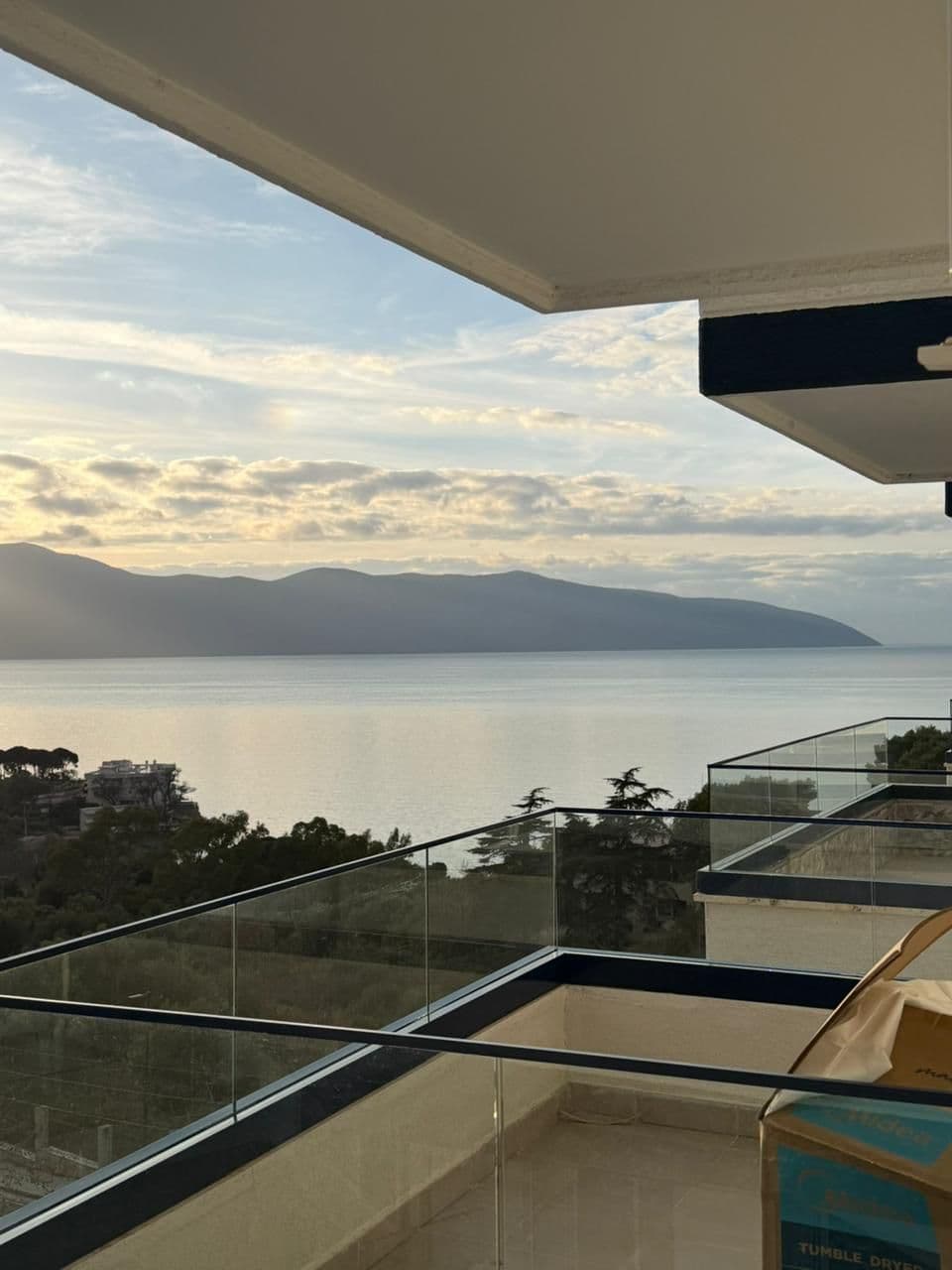 APARTAMENT 1+1 ME PAMJE DETI - UJI I FTOHTË, VLORË