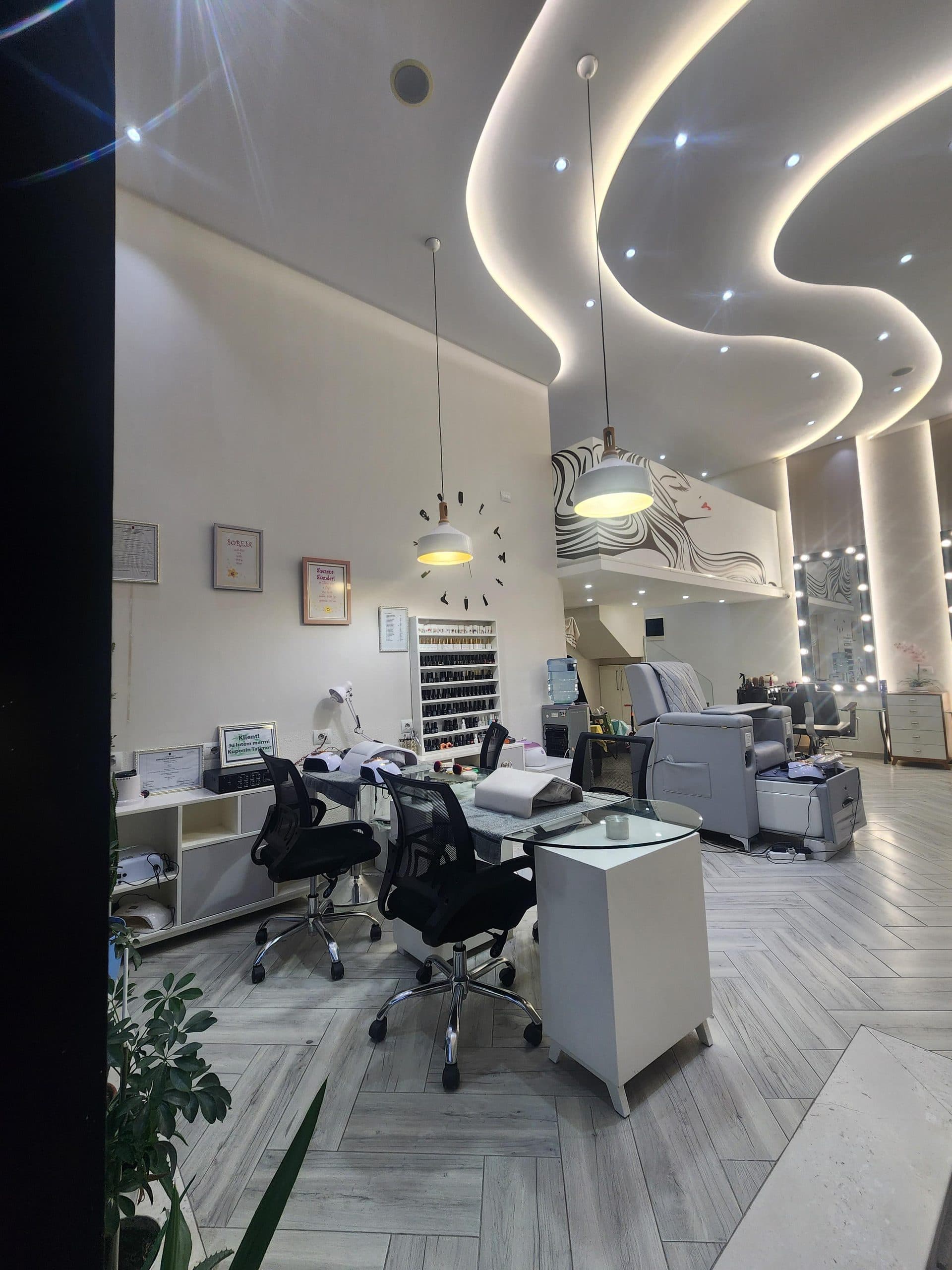INVESTO NË QENDËR TË TIRANËS – AMBIENT BIZNESI + GARAZH TE SPITALI AMERIKAN 3! 4