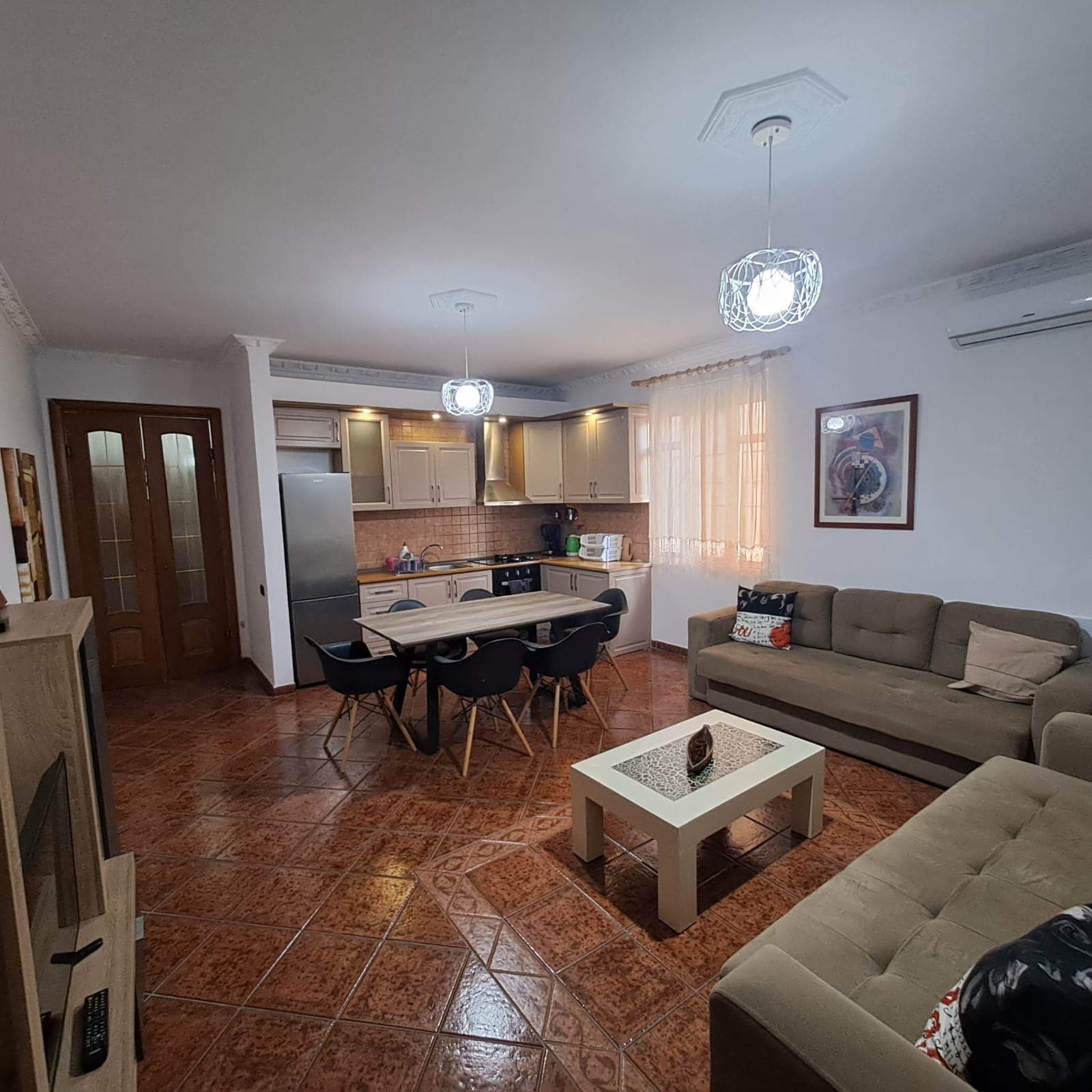 APARTAMENT 2+1 ME QERA AFATGJATE PRANE PORTIT, VLORE 2