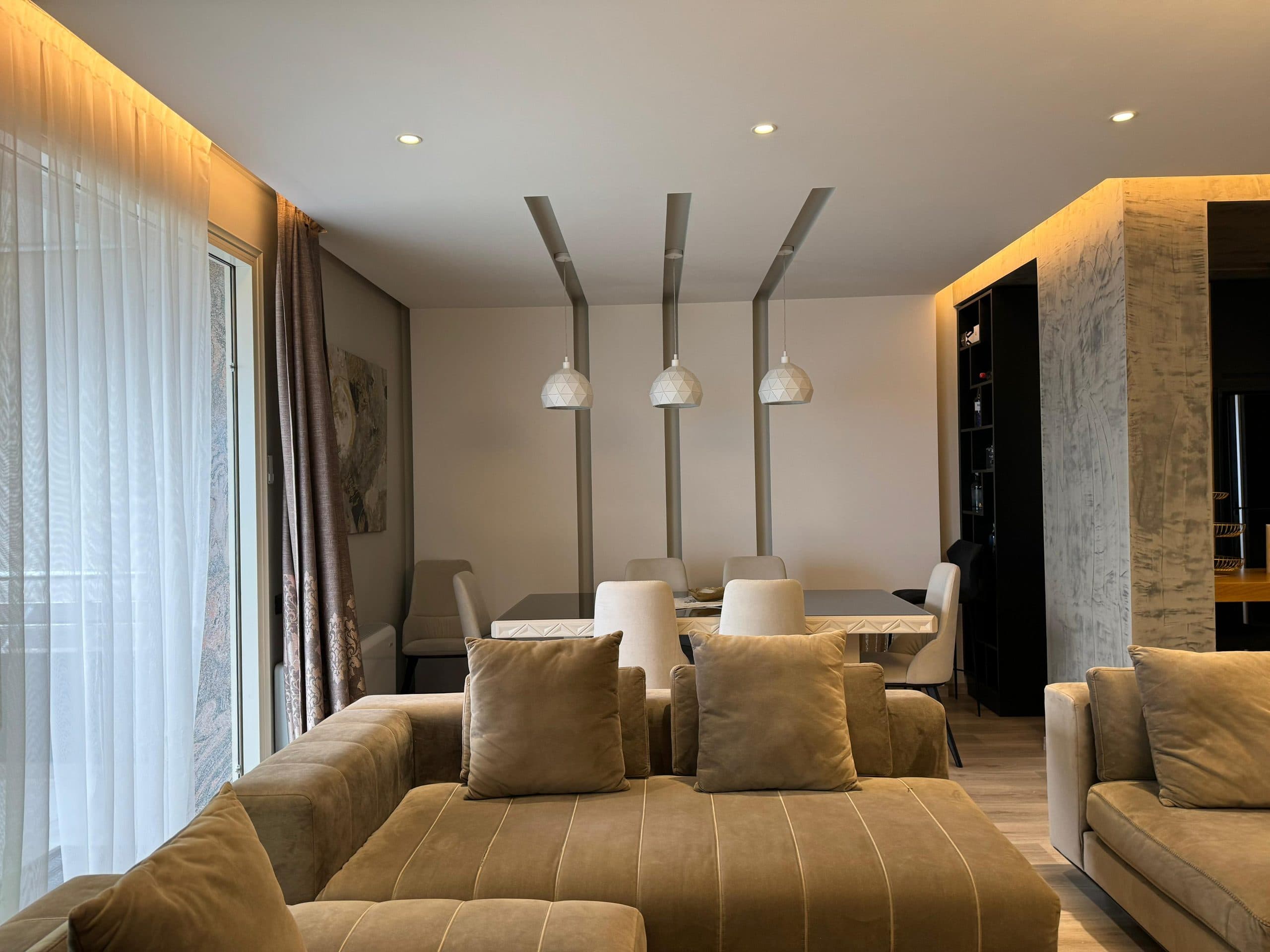SHITET APARTAMENT 3+1+2 ME PAMJE DETI NE LUNGOMARE, VLORE 4