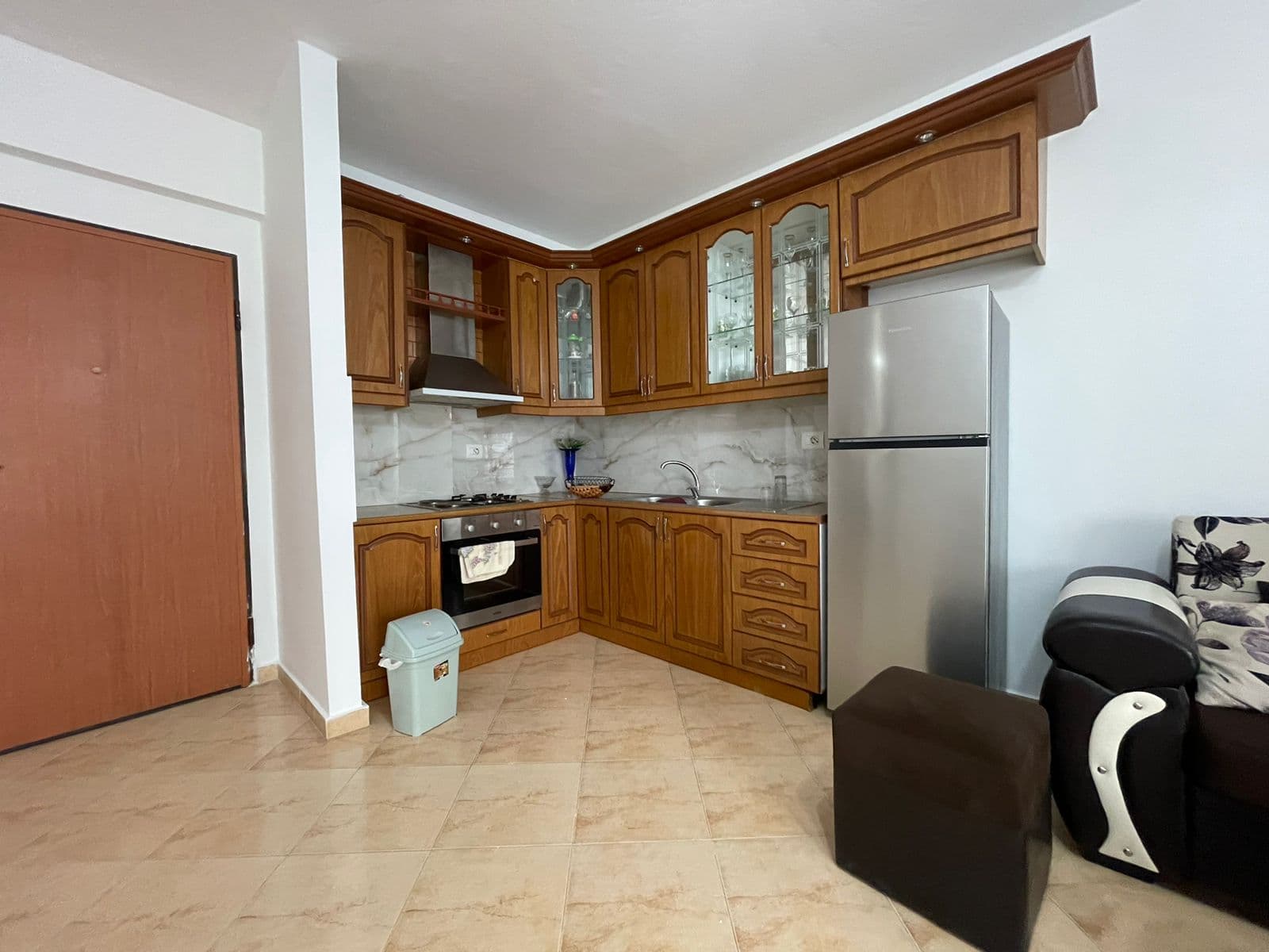 SHITET APARTAMENT 2+1 ME PAMJE ANESORE DETI NE LUNGOMARE, VLORE 4