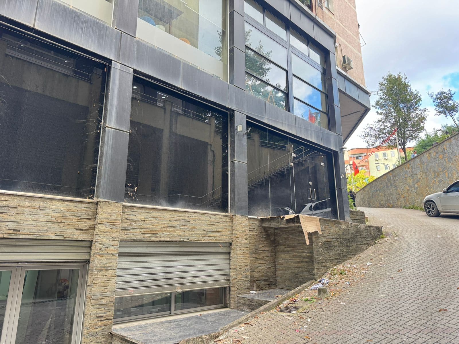 MAGAZINË ME QERA NE FRESK, ME SIPËRFAQE 250M2 3