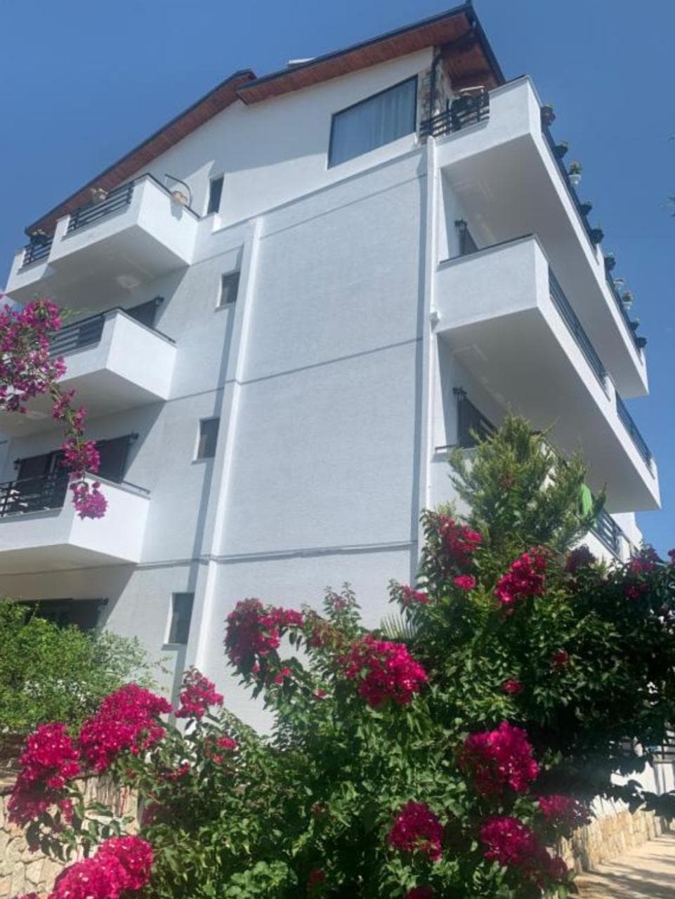 HOTEL NE SHITJE NE BREGDET, DHERMI 3