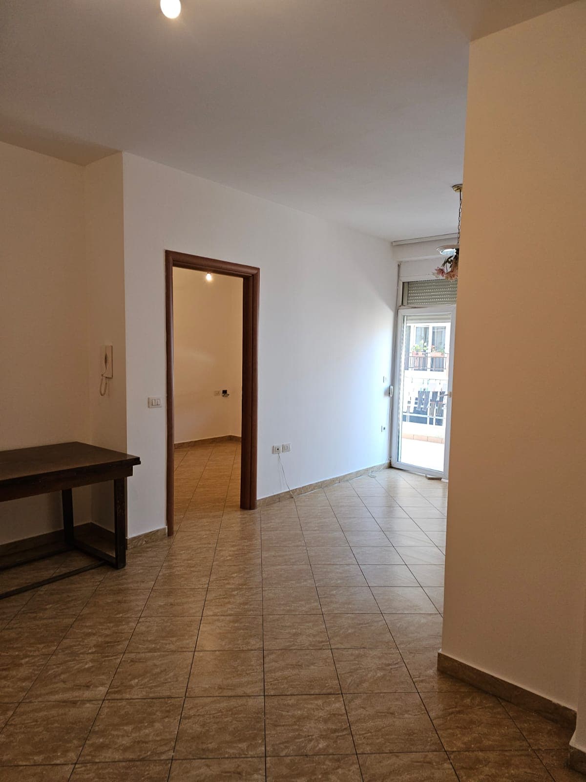 APARTAMENT 1+1 ME QERA NE RR. E ELBASANIT – IDEAL PËR BANIM OSE BIZNES! 2