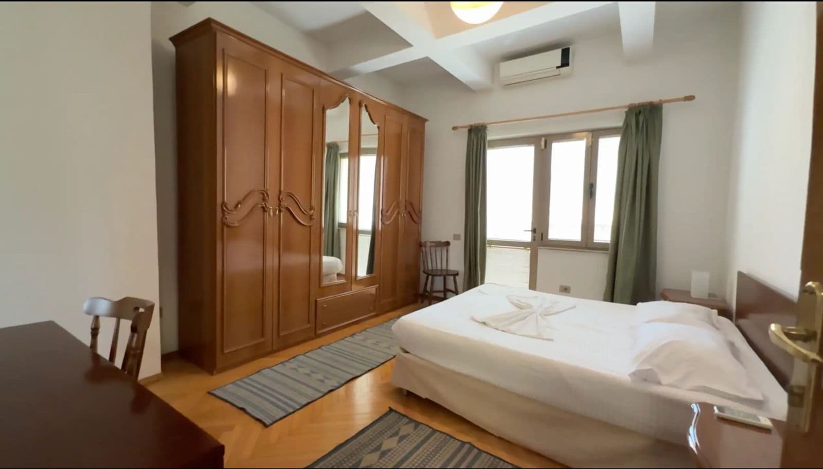 JEPET ME QERA KATI 3 I NJE SHTEPIE PRIVATE – PRANE ARENES NDERKOMBETARE, TIRANE 4