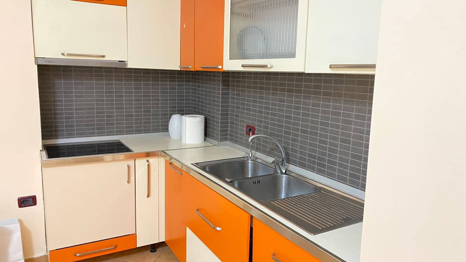 JEPET ME QERA AFATGJATE APARTAMENT 1+1 NE LUNGOMARE, VLORE 4