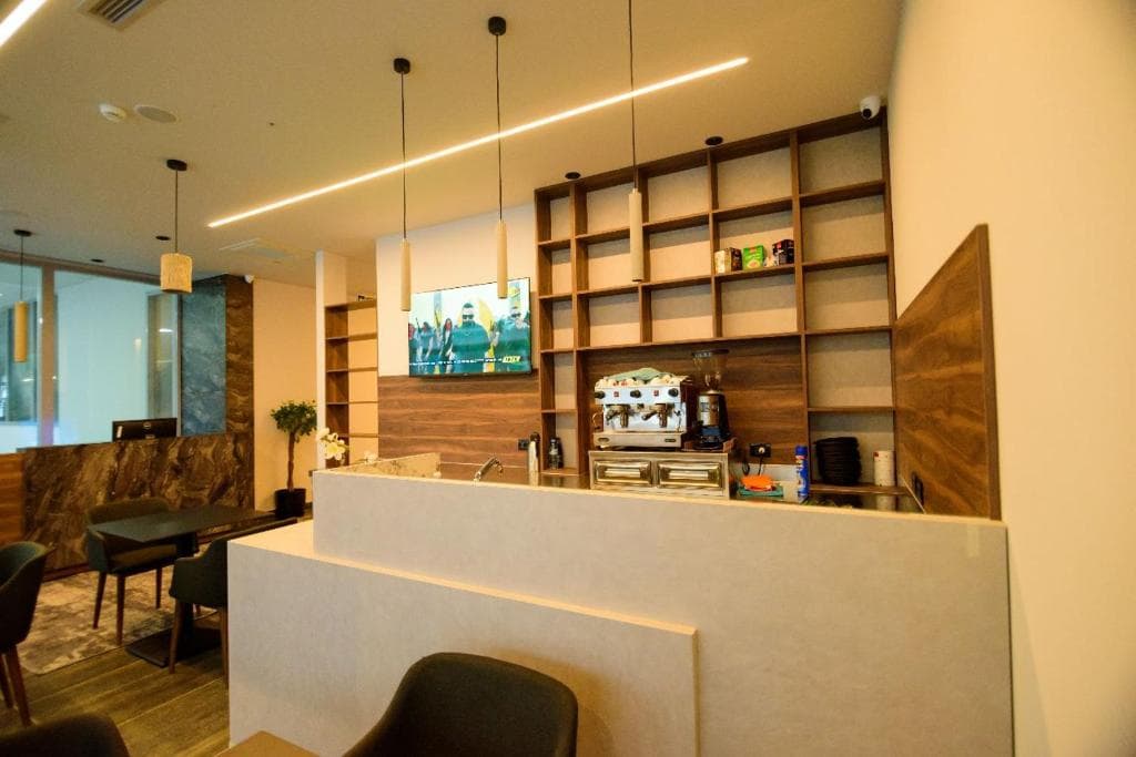 JEPET HOTEL ME QERA & SHITET AKTIVITETI NE LUNGOMARE, VLORE 4
