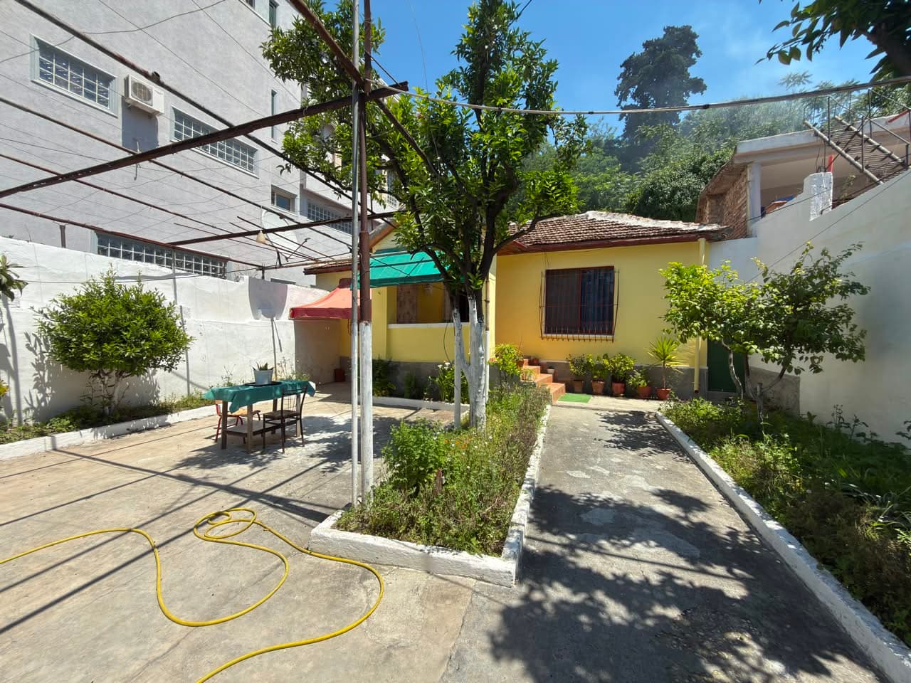 SHITET SHTËPI PRIVATE + TRUALL NË MURADIE, VLORË