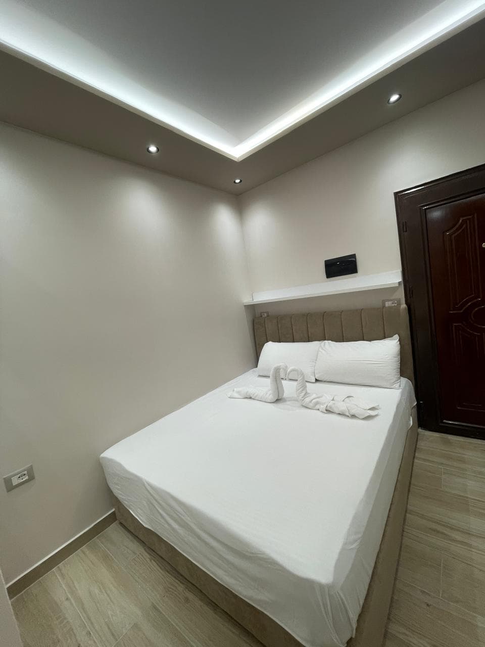 JEPET ME QERA STUDIO NE LUNGOMARE, VLORE 4