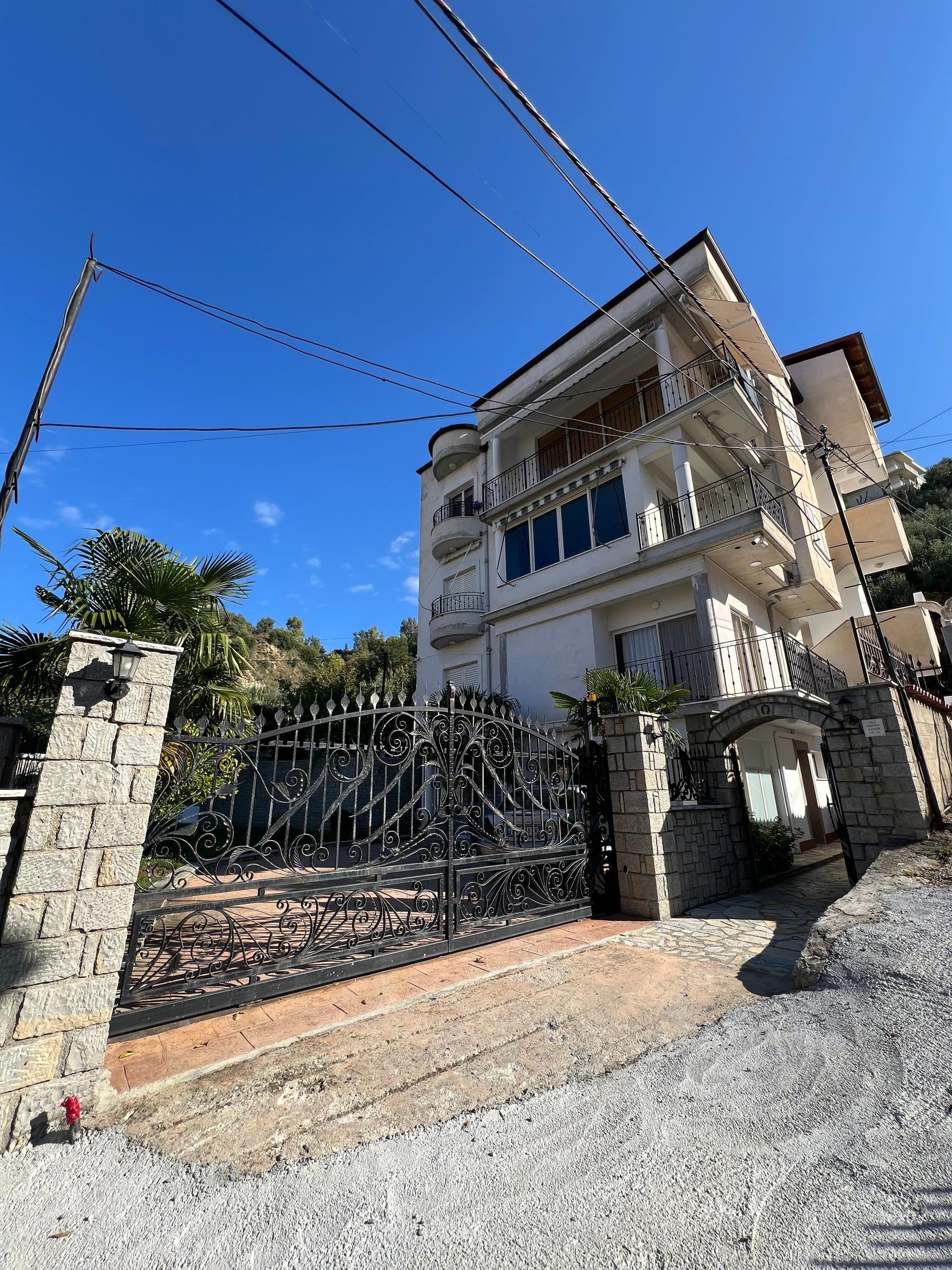 APARTAMENT 3+1+2 PRANE GJYKATES, VLORE