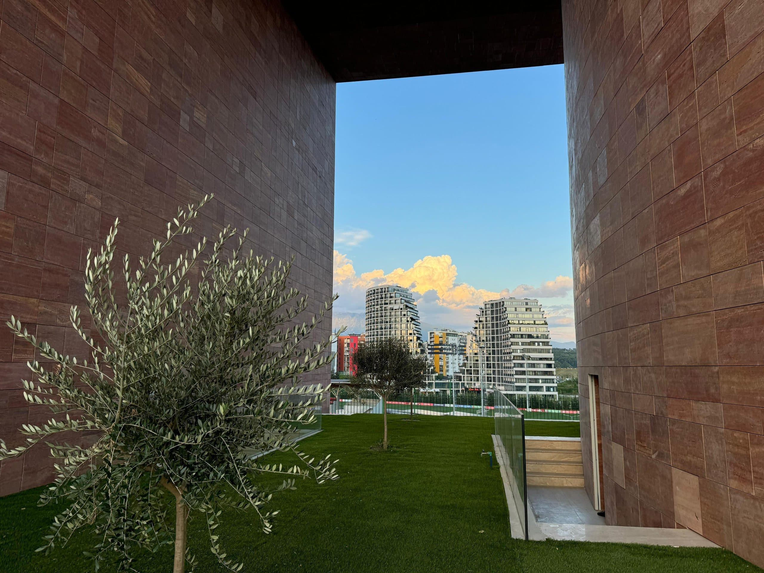 JEPET ME QERA AFATGJATE APARTAMENT 2+1+2 PRANE PARKUT OLIMPIK, TIRANE 2
