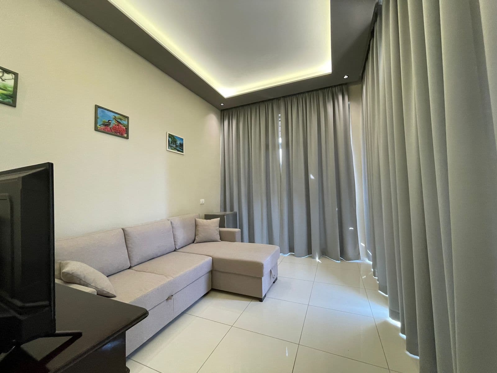 SHITET STUDIO NE UJE TE FTOHTE, VLORE